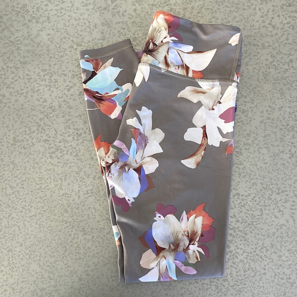 ATHLETA grey floral leggings size small full length